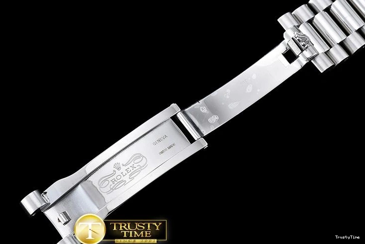 1211 Seasonal RDD0207E – DayDate 675